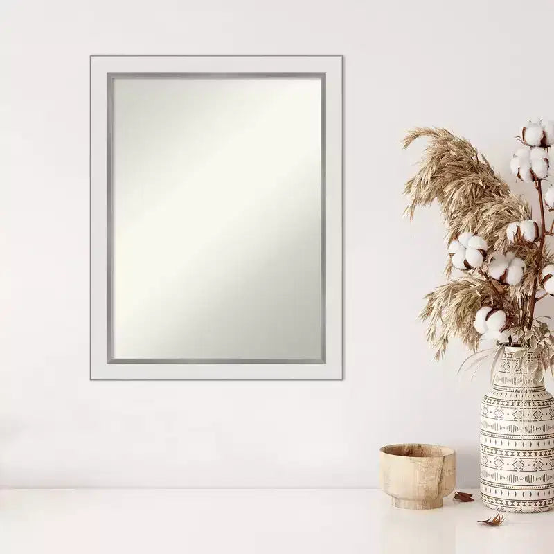 Specchio da parete rettangolare Bianco Argento Cornice stretta Non bisellata, 21"L x 27"A, Assemblato negli USA