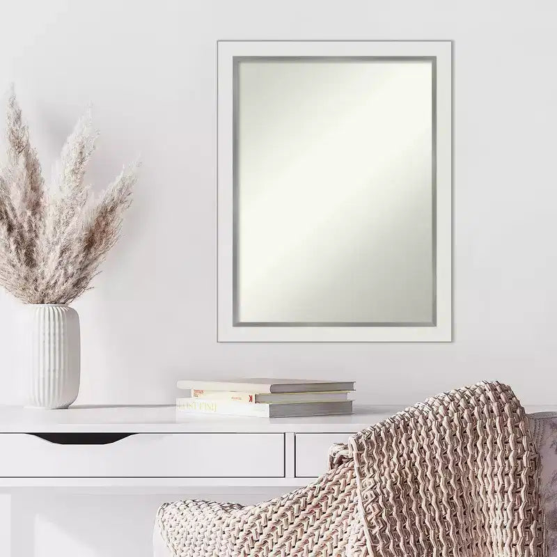 Specchio da parete rettangolare Bianco Argento Cornice stretta Non bisellata, 21"L x 27"A, Assemblato negli USA