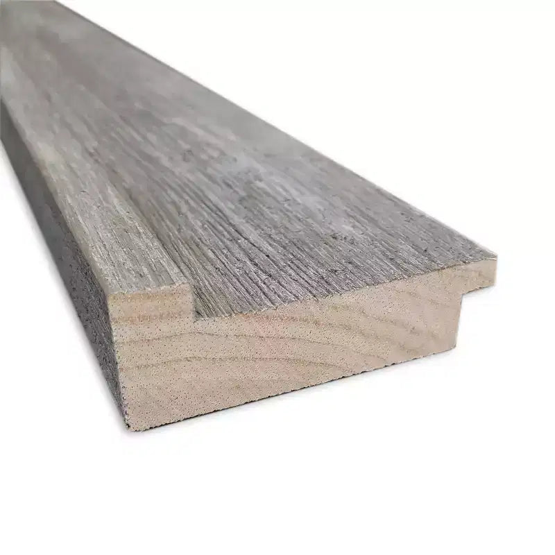 Specchio da Parete per Bagno, Cornice in Legno Grigio Barnwood Non Smussato, 40,5"L x 28,5"A, Assemblato negli USA