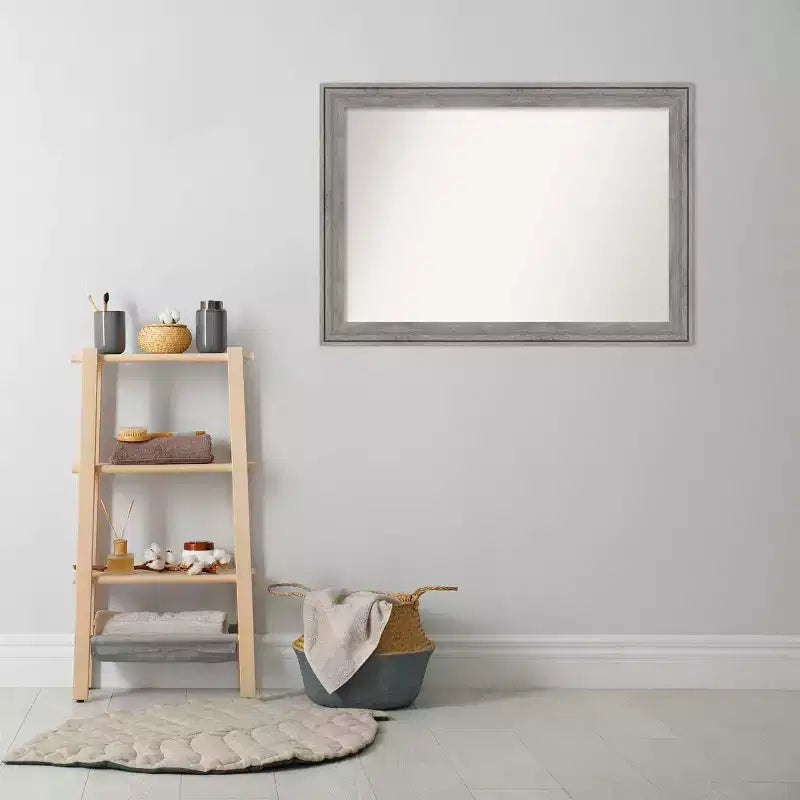 Specchio da Parete per Bagno, Cornice in Legno Grigio Barnwood Non Smussato, 40,5"L x 28,5"A, Assemblato negli USA