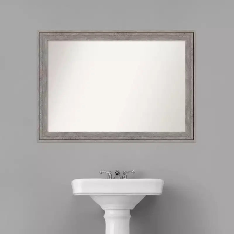 Specchio da Parete per Bagno, Cornice in Legno Grigio Barnwood Non Smussato, 40,5"L x 28,5"A, Assemblato negli USA