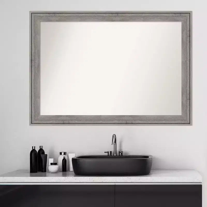 Specchio da Parete per Bagno, Cornice in Legno Grigio Barnwood Non Smussato, 40,5"L x 28,5"A, Assemblato negli USA