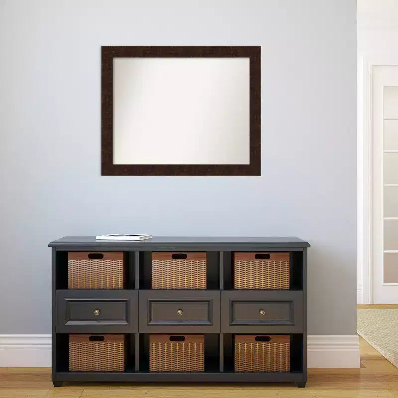 Specchio da parete rettangolare, cornice stretta in bronzo maculato, senza smussatura, 32" L x 26" H, assemblato negli USA