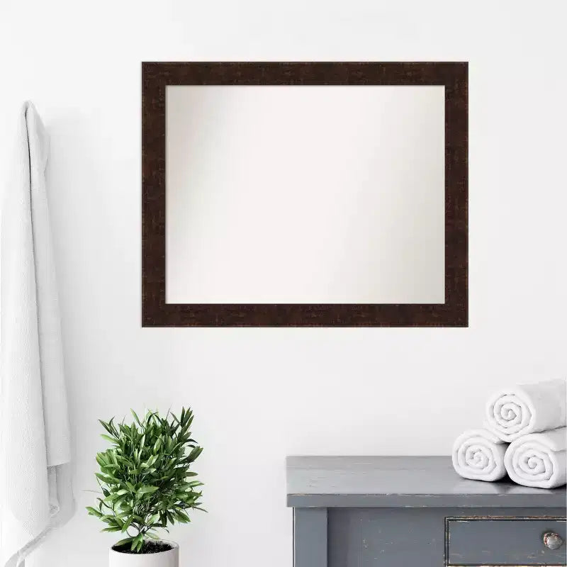 Specchio da parete rettangolare, cornice stretta in bronzo maculato, senza smussatura, 32" L x 26" H, assemblato negli USA