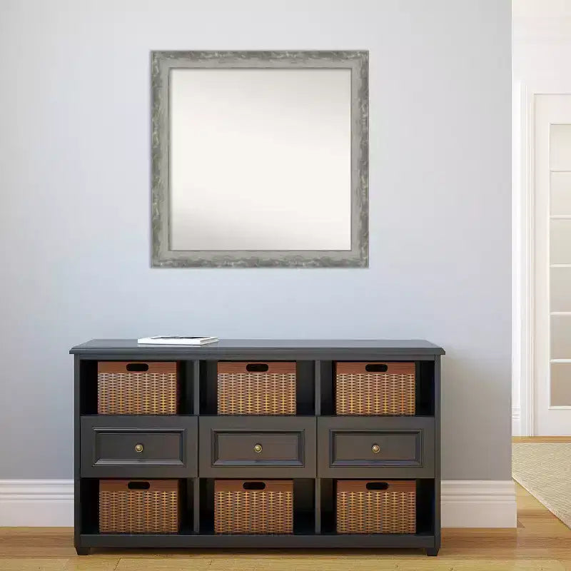 Specchio da parete quadrato per bagno Waveline con cornice argento, non bisellato, 30.5" L x 30.5" A, assemblato negli USA