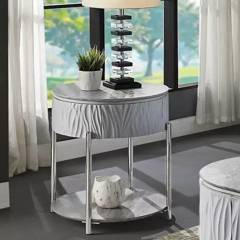 Tavolino rotondo d'appoggio grigio lucido con gambe cromate e vano contenitore, 22" L x 24" H