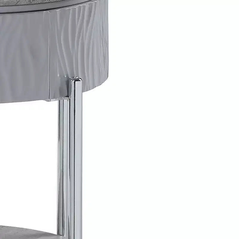 Tavolino rotondo d'appoggio grigio lucido con gambe cromate e vano contenitore, 22" L x 24" H