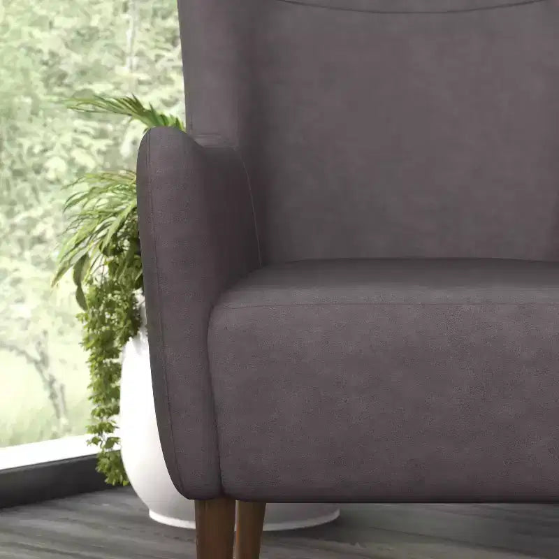 Poltrona classica Wingback, rivestimento in similpelle, struttura e gambe in legno, portata 136 kg