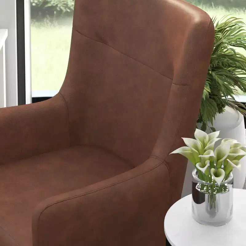 Poltrona classica Wingback, rivestimento in similpelle, struttura e gambe in legno, portata 136 kg