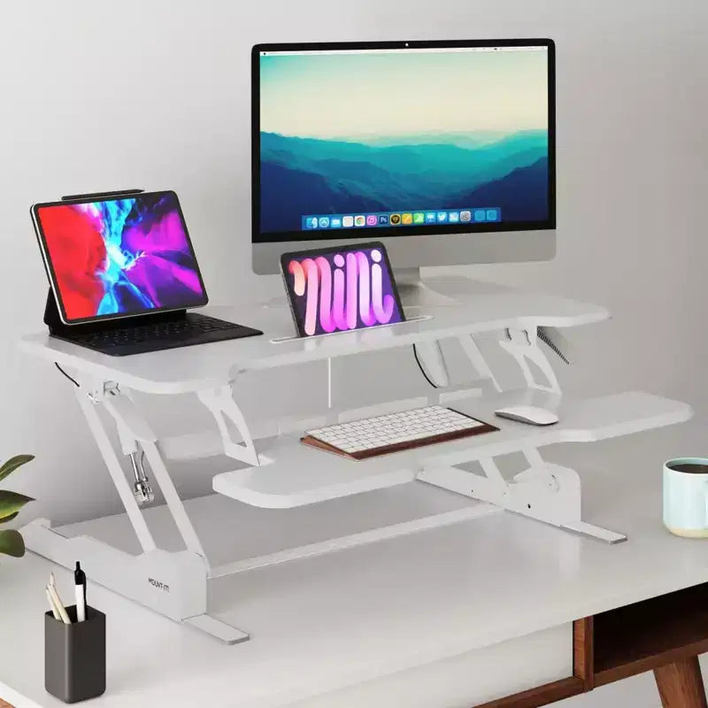 Convertitore scrivania da 38" regolabile in altezza a molla a gas con vassoio per tastiera, adatto a 2 monitor, colore bianco