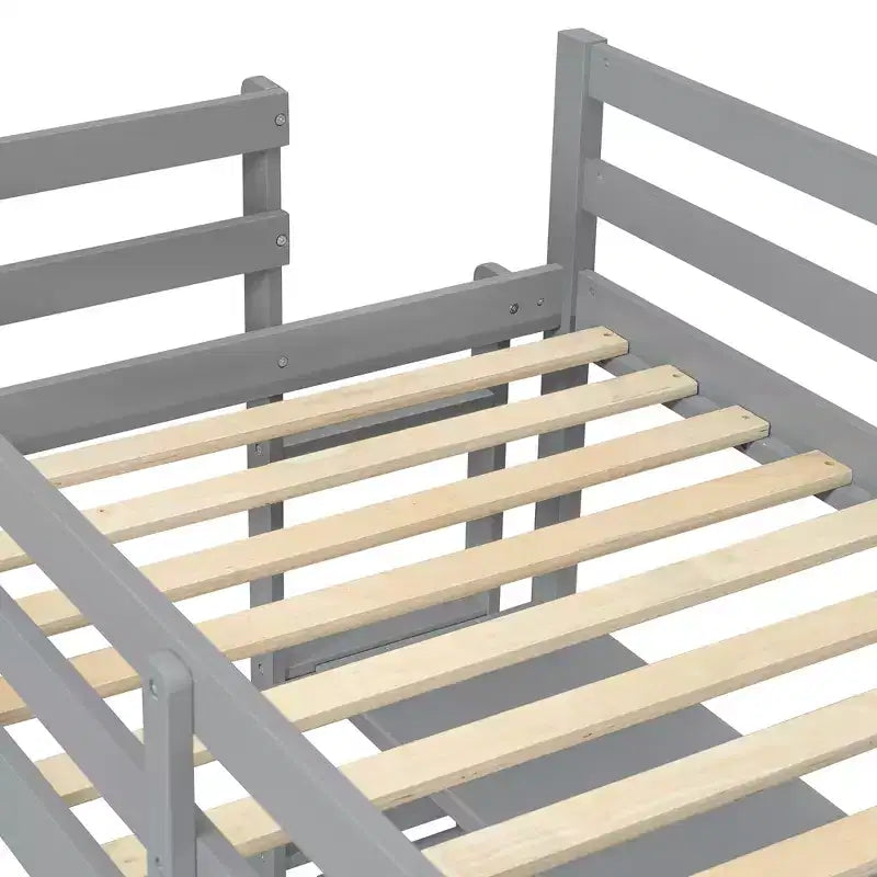 Letto a soppalco con scrivania a ripiani e lavagna, pino e MDF, 136 kg (matrimoniale) / 158 kg (completo)