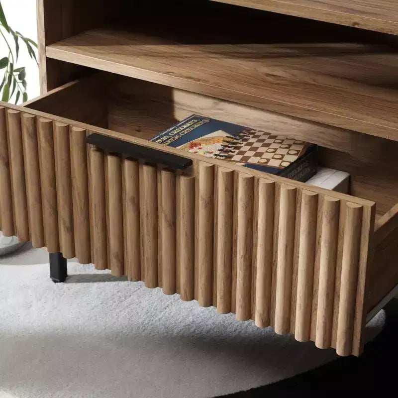 Mobile TV, Credenza Multimediale con 2 Cassetti, 2 Ripiani e Dettagli Scanalati, Noce, Adatto a TV fino a 65", 60.4"L